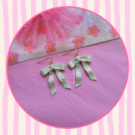 Pearl Droopy Bows